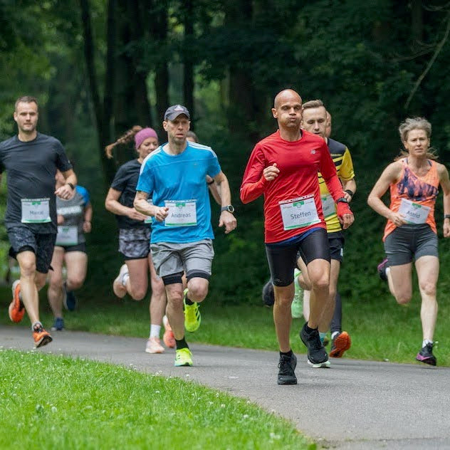 Läufer beim HIIT, HIT-Training, bei einem hochintensiven Intervalltraining