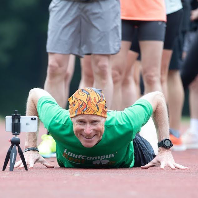 Hier ist Andreas Butz zu sehen, der dir als Laufexperte in Sachen Laufschuh und Lauftechnik bestens beraten kann.