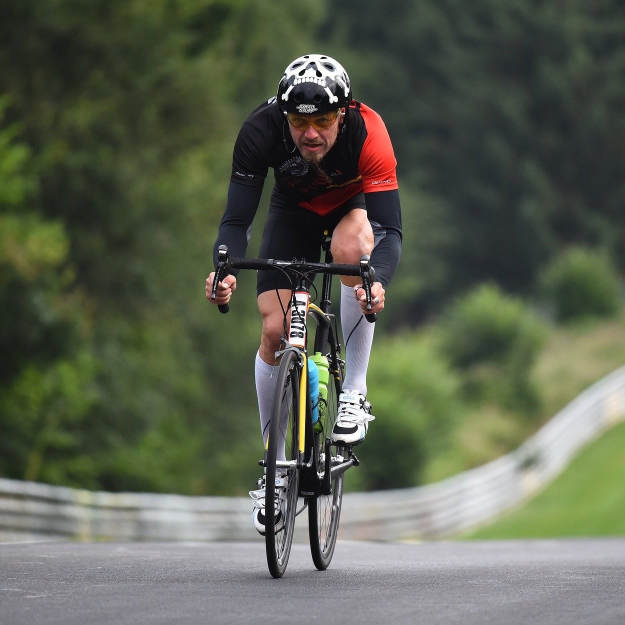 Mutisportler, Duathleten und Triathleten sind oft die besseren Läufer. Warum sich auch für Laufspezialisten das Radtraining lohnt erfahren Sie hier. Besser Laufen durch Radfahren.