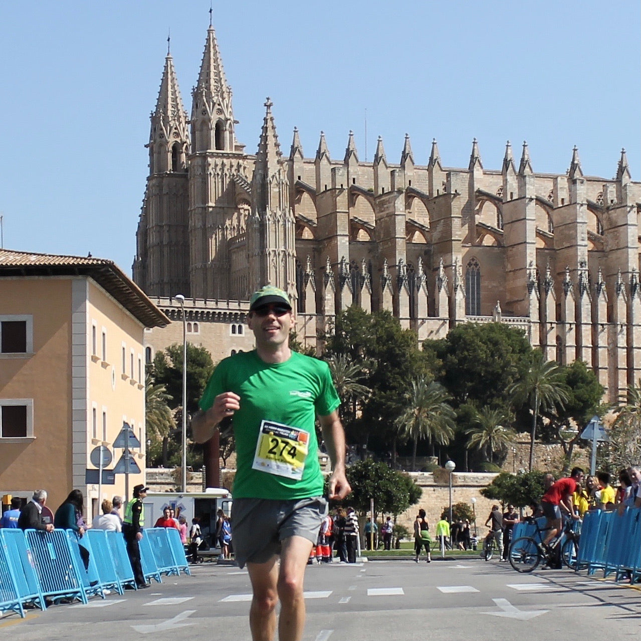 Das Crescendo ist ein sehr langgezogener Steigerungslauf und empfiehlt sich insbesondere für erfahrene Läuferinnen und Läufer in der fortgeschrittenen Halbmarathon- oder Marathonvorbereitung.