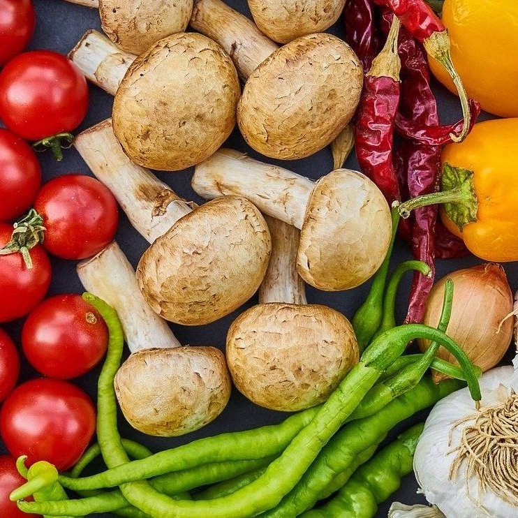 Tomaten, Pilze, Paprika, Bohnen. Gemüse ist Teil einer gesunden Ernährung. Die 20-Jahre-Regel ist ein entschiedener Ernährungsfehler.