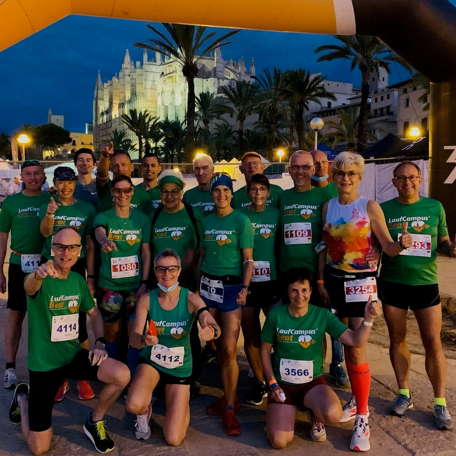 Beim Marathontraining machen viele Hobbyläufer viele Fehler. Hier sind die Teilnehmer des Palma Marathons 2021 zusehen. Trainingsfleiß und viele Trainingskilometer sind nicht alles.