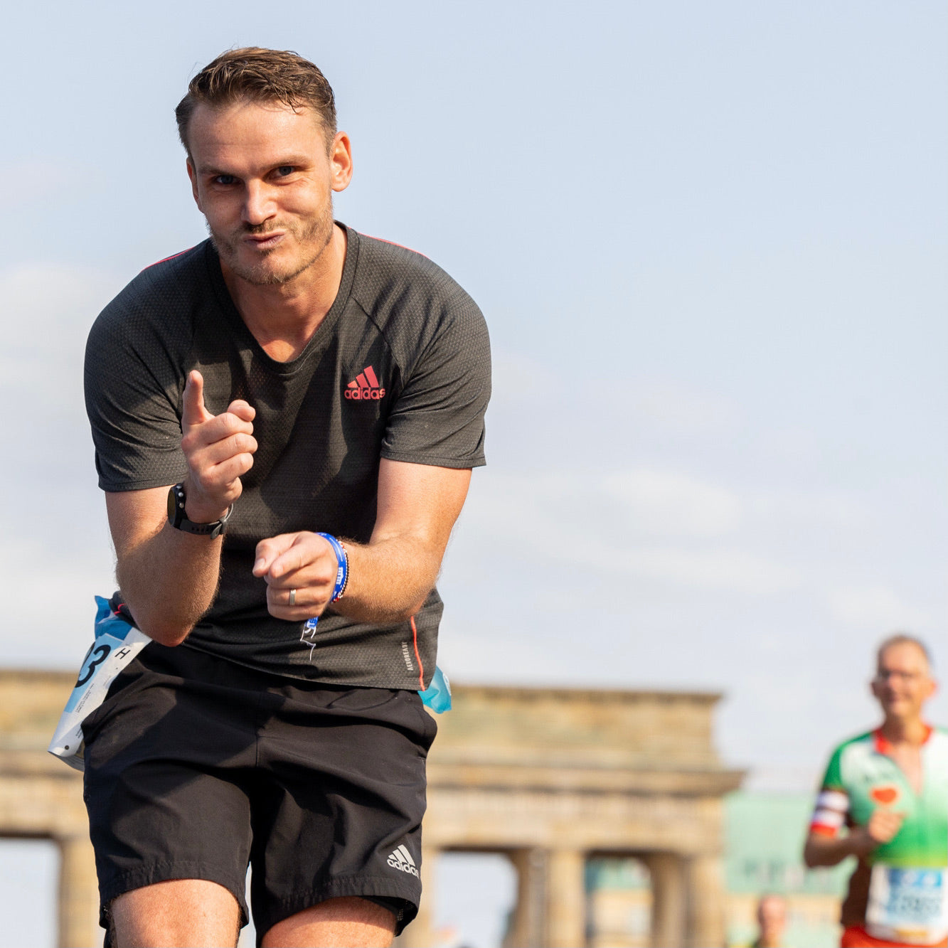 Plane dein Training so, dass du Spaß daran hast, genau wie dieser Läufer hier.