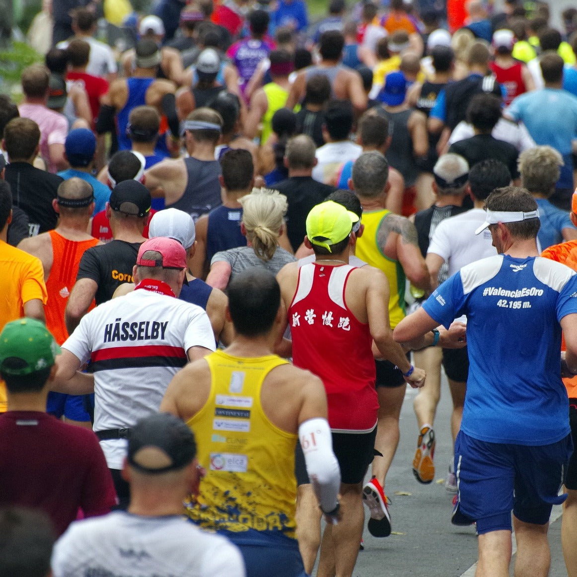 In vielen Medien werden Trainingspläne für die Marathonvorbereitung veröffentlicht. Üblicherweise dauern diese zehn oder zwölf Wochen und sehen am letzten Tag die erfolgreiche Teilnahme an einem Marathon vor.