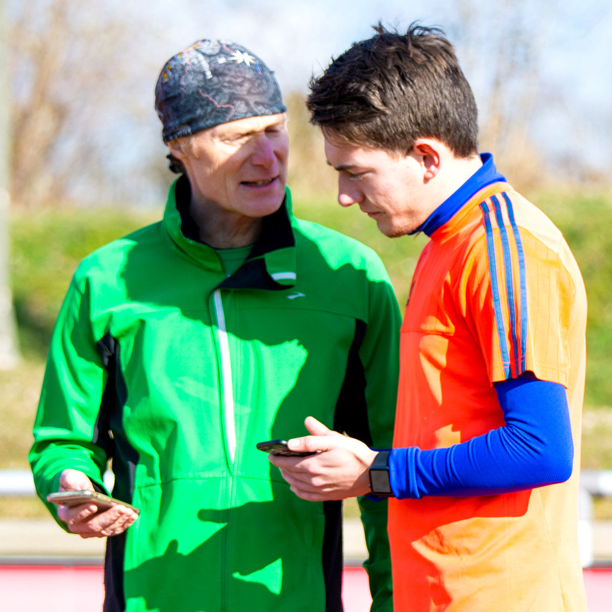 Das Lauftrainer Team stimmt sich bei der Ausbildung zum Lauftrainer ab